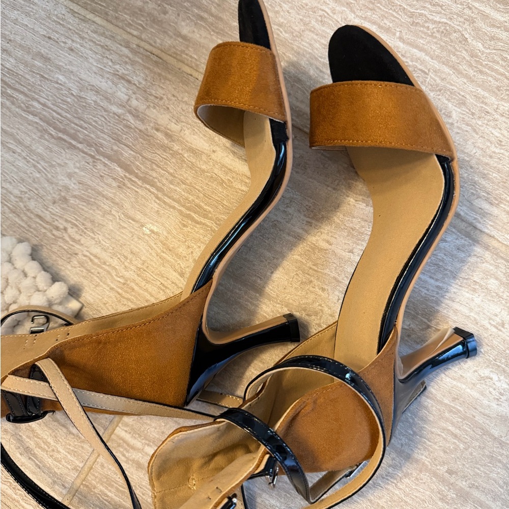 Chic Black and Tan Women's Heels - Picture 3 of 4